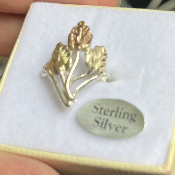 Sterling Silver Flower Ring - Picture 3 of 3